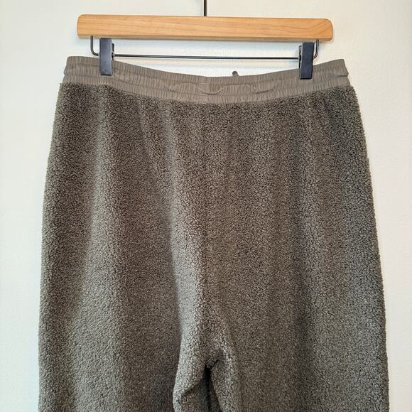 Adidas Women's Essentials Fluffy Teddy Pants Jogger Shadow Olive Size Large NWT - Picture 9 of 10